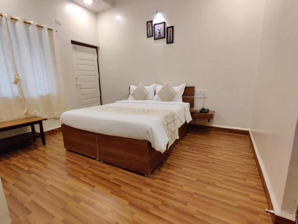 Hotel Surya Grande Kudal  Ngoại thất bức ảnh